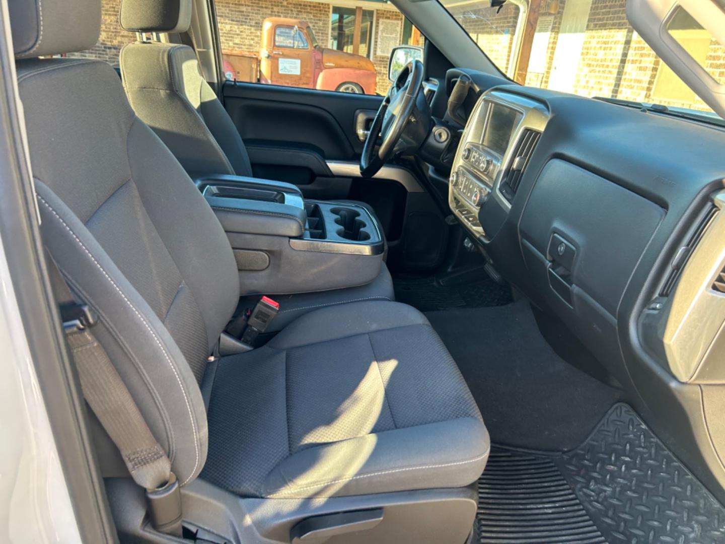 2019 White Chevrolet Silverado 1500 Work Truck Double Cab 4WD (2GCVKPEC2K1) with an 5.3L V8 OHV 16V engine, 6A transmission, located at 1687 Business 35 S, New Braunfels, TX, 78130, (830) 625-7159, 29.655487, -98.051491 - Photo#2